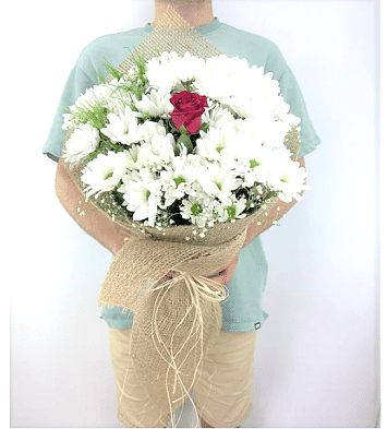 Papatya ve gül buketi