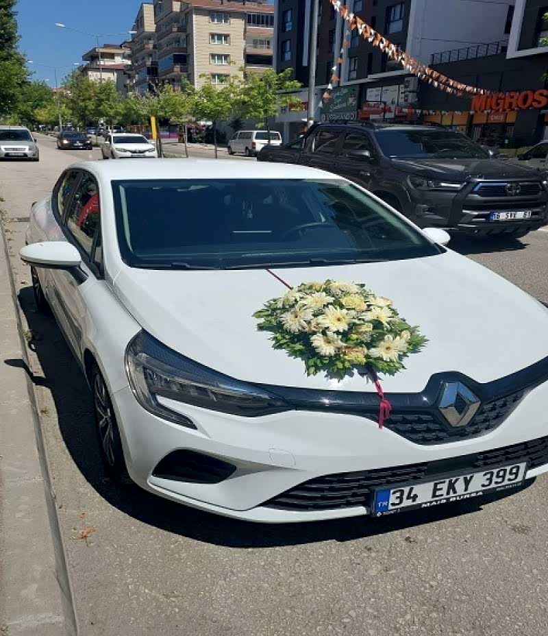 çiçekli araba süsü