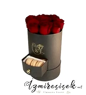 Kutuda gül ve makaron